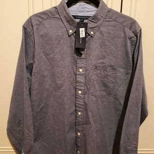 NWT Tommy Hilfiger Classic fit men's Blue button down shirt size: Medium